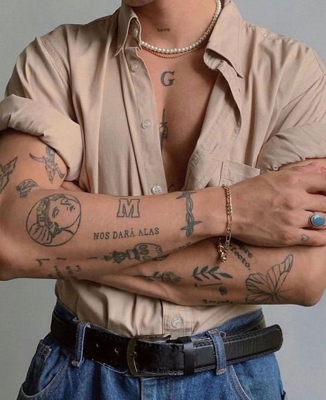 Tattoo Fashion ™’s Instagram post: “source @gibran.var | @tattoofashion” Tattoos Arm Mann, Man With Tattoos, Tattoo Inspiration Men, Doodle Tattoo, Small Tattoos For Guys, Boy Tattoos, Hand Tattoos For Guys, Aesthetic Tattoo, Black Ink Tattoos