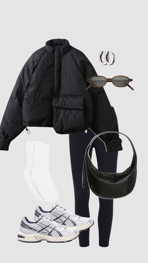 Sporty Date Outfit Winter, Cold Sporty Outfit, Sporty Date Outfit, Airplane Outfit Winter, Trendy Sporty Outfits, Winter Athleisure Outfits, Chill Outfit, Cold Fashion, Classic Style Outfits