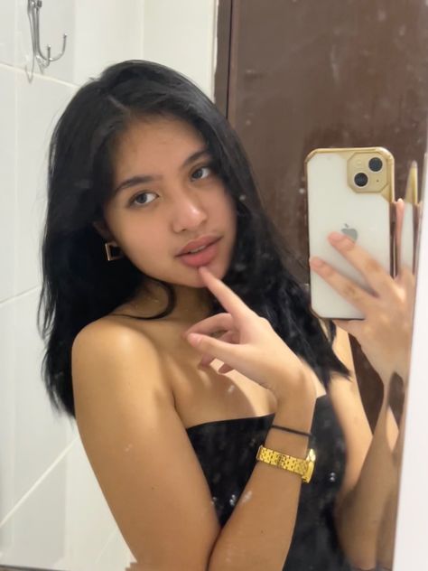 Girl Rpw Port Filipino, Rpw Port Girl Filipina Girl, Pretty Girl Aesthetic Filipino, Girl In Philippines, Filipina Picture, Filipino Girl Aesthetic, Rpw Port Girl Aesthetic Filipino, Girl Pilipina, Filipina Selfie