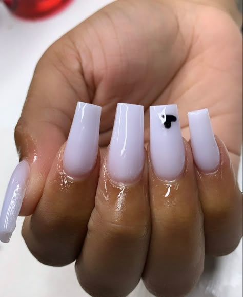 Nails Acrylic For Back To School, White Acrylic Nails With Black Heart, White Nail Ideas Medium Length, Cute Acrylic Nail Designs White, Square Acrylic Nails Designs Colorful, White Abstract Nails Square, Cute Baddie Nails Short White, Square Shape Nails Short, Cute Short White Acrylic Nails Designs