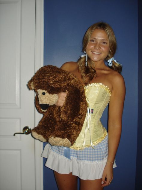 #halloweencostumeideas #halloween #halloweendecoration #goldilocks #goldilockcostume #threebears #fairytale #goldilockshair #bear #teddybear #corset #blueskirt #yellowcorset #costume #costumesforwomen #costumeinspiration #costumeidea #halloweenpartyideas #halloweekend Goldy Locks Costume, Halloweekend Costumes, Goldilocks Costume, Yellow Corset, Goldie Locks, Halloween Inspo, Blue Skirt, Costume Halloween, Costumes For Women