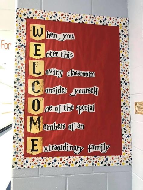 Highschool Poster Ideas, Harry Potter School Decorations, Harry Potter Classroom Theme Elementary, Classroom Decor Harry Potter, Harry Potter Bulletin Board Elementary, Class Decoration Ideas Highschool, Harry Potter Teacher Appreciation Door, Harry Potter Classroom Door, Harry Potter Classroom Decorations