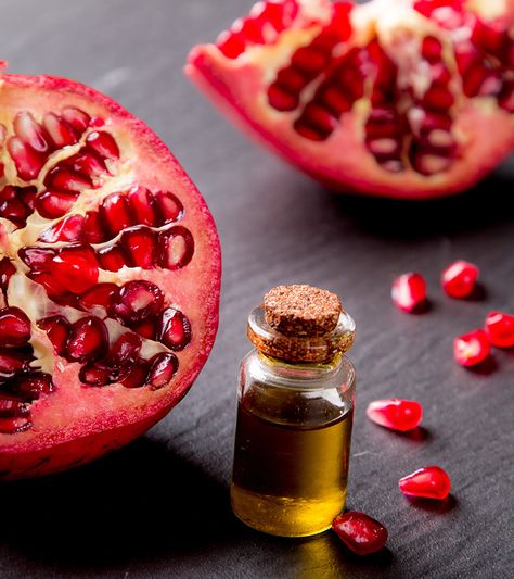 8 Amazing Benefits and Uses Of Pomegranate Seed Oil For Skin, Hair and Health Pomegranate Oil, Pomegranate Seed Oil, Pomegranate Juice, Vitamin K, Best Essential Oils, Pomegranate Seeds, Healthy Fruits, Delicious Fruit, Healthy Hair Growth