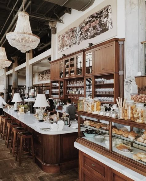 Soho House Chicago, Bistro Interior, Restaurant Vintage, Italian Cafe, Coffee Shop Aesthetic, French Cafe, The Everygirl, Cafe Style, Coffee Shop Design