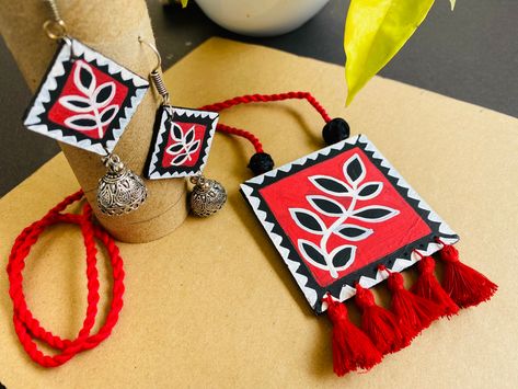 Handmade Jwellary Idea, Febric Jwellary, Jute Jewellery, Hand Painted Jewellery, Jewellery Tutorial, Jewellery Designing, Mini Closet, Diwali Ideas, Painted Jewellery