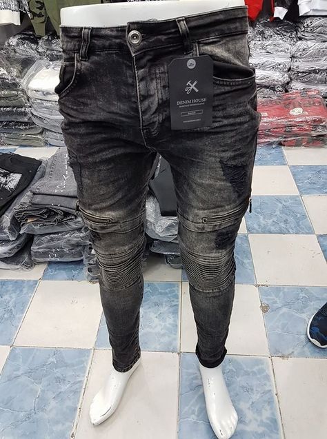 Damage Jeans Men, Damage Jeans, Moto Clothes, Chicos Fashion, Men Streetwear Fashion, Jean Pocket Designs, Nasa Clothes, Mens Jeans Fit, Mens Designer Jeans