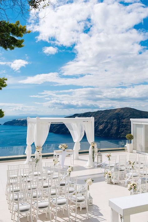 Dream Wedding Locations Beach, Dream Wedding Places, Santorini Wedding Venue, Beach Wedding Locations, Wedding Destinations, Stunning Wedding Venues, Tafel Decor, Dream Destination Wedding, Santorini Wedding