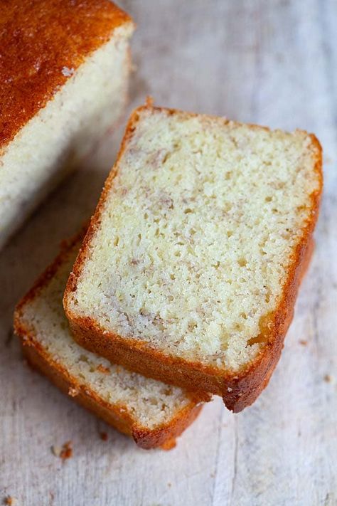 Banana cake sliced into pieces. Best Banana Cake Recipe, The Best Banana Cake, Paleo Deserts, Best Banana Cake, Cook Desserts, Banana Cake Recipe Easy, Madeira Cake, Chip Recipes, Sweet Bakes