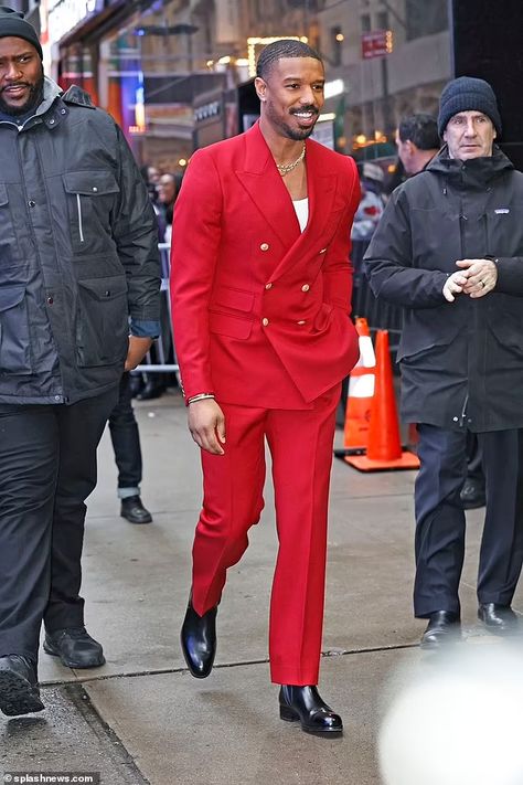 Red Suit For Men, Red Double Breasted Suit, Red Suit Men, Christmas In Vegas, Christian Ronaldo, Double Breasted Suit Men, Social Clothes, American Celebrities, Birthday Cocktails