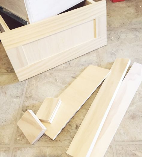 Build a basic drawer front with these 5 pieces of scrap wood. With this simple tutorial, you can construct beautiful Amish-style drawer fronts in no time. #diy #woodworking Cabinet Fronts Diy, Shaker Cabinet Drawers, Diy Cabinet Drawers, Kitchen Cabinet Diy, Make Drawers, Kitchen Cabinets Build, Diy Kitchen Cabinets Build, Shaker Drawer Fronts, How To Make Drawers