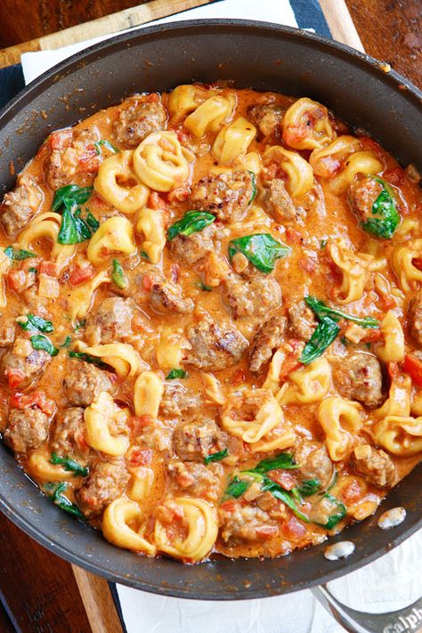 This Italian Sausage Tortellini is made with cheese tortellini and fresh Italian sausage in a homemade tomato cream sauce. It's one of our favorite tortellini recipes. #onepotmeal #tortellini #cheese #recipe Easy Tortellini Recipes, Italian Sausage Tortellini, Belgian Food, Sausage Tortellini, Italian Sausage Recipes, Tortellini Recipes, Cheese Tortellini, India Food, Sausage Recipes