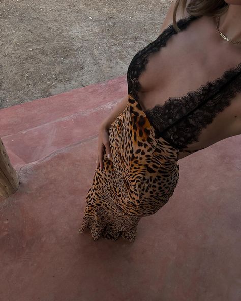 desert days | Instagram Desert Fits, Ibiza Outfits, Clothing Aesthetic, Desert Vibes, Outfit Vintage, Clothing Pieces, Leopard Dress, Looks Chic, Mode Inspo