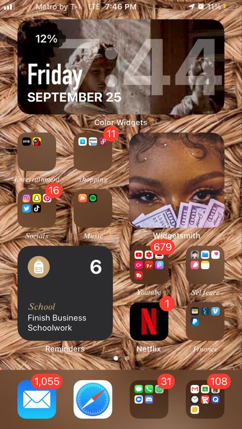 Iphone App Layout Aesthetic, Brown Aesthetic Iphone, Phone Apps Iphone, Layout Aesthetic, Phone Widgets, Wallpaper Organizer, Lockscreen Ios, Cute Laptop, Iphone Ideas