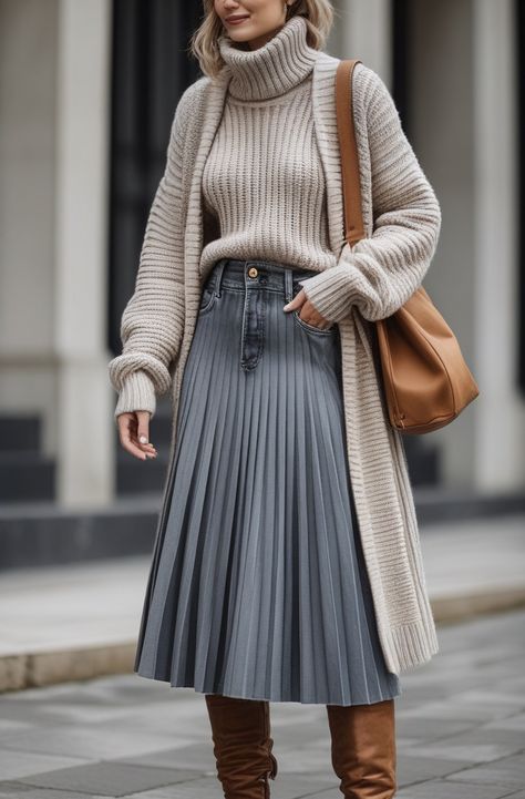 Embrace cozy style with this layered knit look featuring a chunky sweater, pleated skirt, and cozy outerwear. Perfect for those chilly days when you want to look stylish without sacrificing comfort.
#LayeredKnit #CozyStyle #WinterFashion #KnitwearLove #WarmAndChic #FallFashion Cozy Style, Chunky Sweater, Look Stylish, Cozy Fashion, Pleated Skirt, Chic Style, Winter Fashion, Autumn Fashion, Knitwear