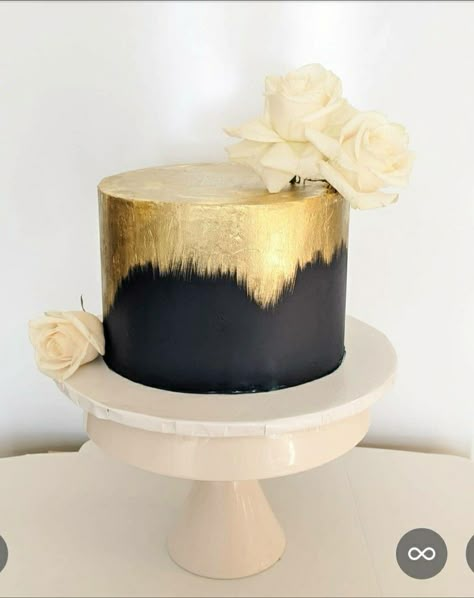 The more I look at this the more I fall in love! Requested by the bride to be simple and elegant with gold and navy blue. The pictures shows the cake to be black but its navy blue!! Cake at @cakes_dessertsbyhuda on Instagram! Elegant Black And Gold Cake, Simple Black And Gold Cake, Black And Gold Anniversary Cake, Torte Schwarz Gold, Black And Gold Cake Birthday For Women, Black And Golden Cake Birthday, Black And Rose Gold Cake, Black And Golden Cake, Black And Gold Cake Ideas