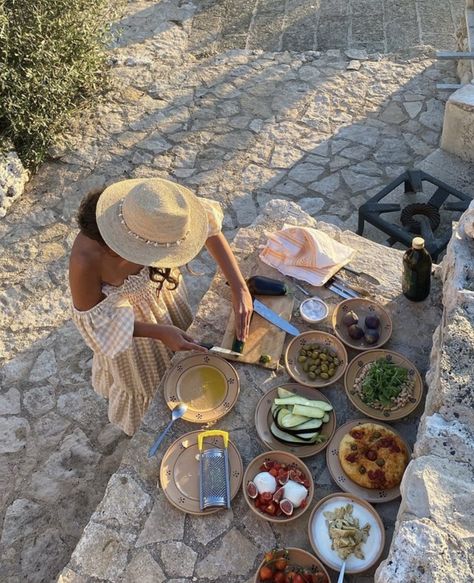 Vine Photoshoot, Italian Summer Aesthetic, Summer Abroad, Mediterranean Aesthetic, European Summer Aesthetic, Italy Vibes, Spain Aesthetic, Italian Aesthetic, Europe Aesthetic