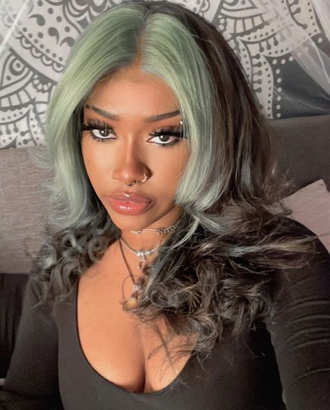 Top Of Hair Dyed, Green Hair On Black Women, Colorful Hair Black Women, Black Girls Dyed Hair Ideas, Green Hair Black Women, Dyed Hair Aesthetic, Green Hair Dye Ideas, Dyed Hair Inspiration, Pretty Hair Color