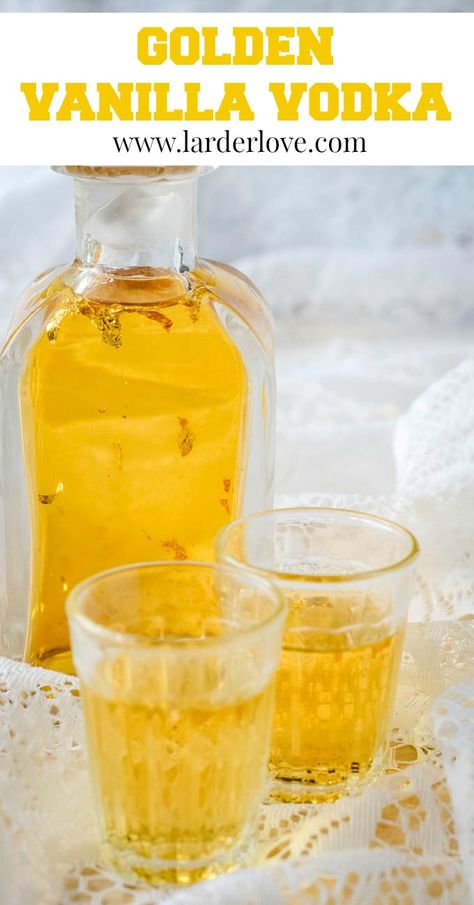 How to make golden vanilla vodka Moonshine Recipes Homemade, Homemade Booze, Booze Board, Vanilla Liqueur, Amazing Cocktails, Flavoured Gin, Liquor Recipes, Edible Gold Leaf, Moonshine Recipes