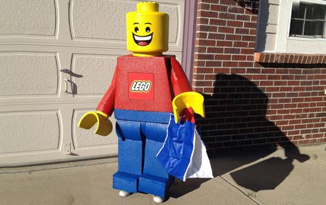 Lego Man Costume Lego Costume Diy, Lego Man Costumes, Lego Halloween Costumes, Halloween Lego, Lego Diy Crafts, Harry Potter Diy Decorations, Lego Costume, Lego Halloween, Lego Head