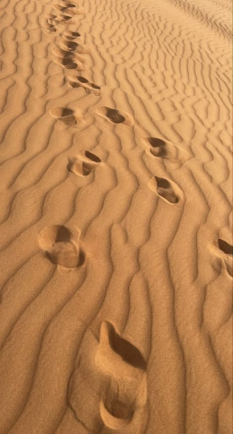 Desert Goddess Aesthetic, Desert Romance Aesthetic, Desert Sand Aesthetic, Uae Landscape, The Desert Aesthetic, Desert Lifestyle, Dubai Picture Ideas, Sand Footprint, Sand Aesthetic