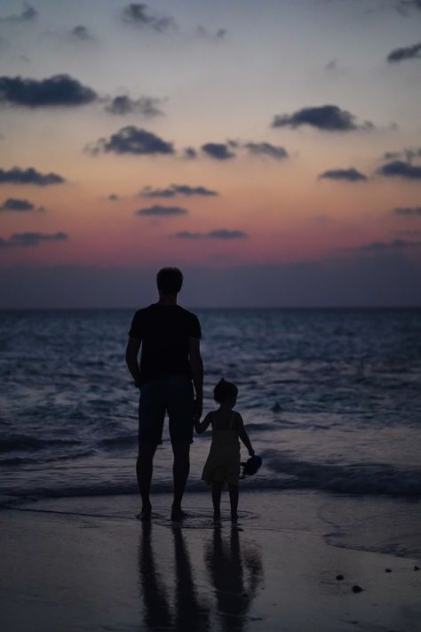 Poems Background Template, Papa Image, Father Son Photography, Fathers Day Wallpapers, Fathers Day Images, Walking On The Beach, Dark Landscape, Girl Walking, Instagram Dp