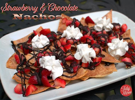 yummmm.... Nachos Dessert, Dessert Nachos Recipe, Chocolate Strawberry Desserts, Dessert Nachos, Cheeseburger In Paradise, Strawberry And Chocolate, Cinnamon Chips, Strawberry Chocolate, Printable Recipe