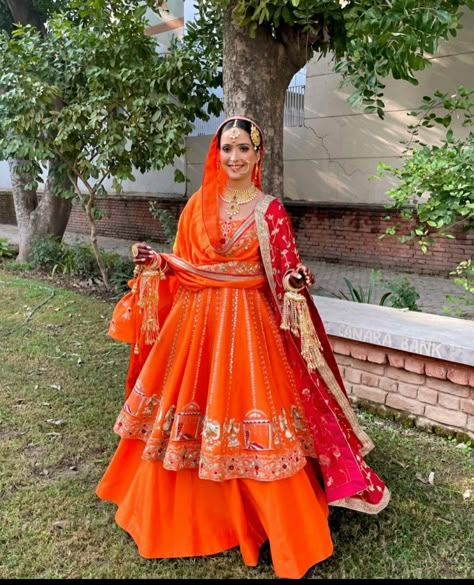 Bridal Anarkali Suits Brides, Wedding Suits For Bride, Bridal Suits Punjabi, Bridal Anarkali Suits, Bridal Anarkali, Bridal Lehenga Online, Sikh Bride, Red Bridal Dress, Bridal Lehenga Designs