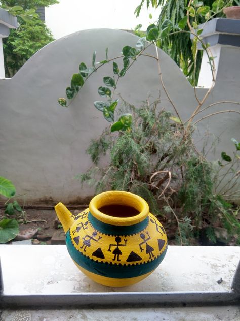 Acrylic Pot Painting Ideas, Mud Pot Decoration Ideas, Clay Pot Painting Ideas Indian, Mud Pot Painting Ideas Indian, Mud Pot Painting, Matka Decoration, Acrylic Paint Ideas, Pots Painting, Pot Painting Ideas