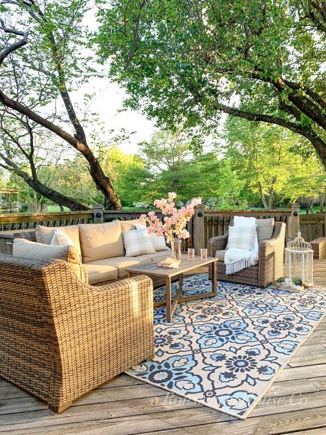 21 Deck Décor Ideas [Create Your Dream Backyard on a Budget] Outdoor Table Centerpieces, Backyard On A Budget, Easy Deck, Lanterns Wedding, Solar Powered Fountain, Fresh Flower Market, Summer Patio, Deck Decorating Ideas, Deck Decorating Ideas On A Budget