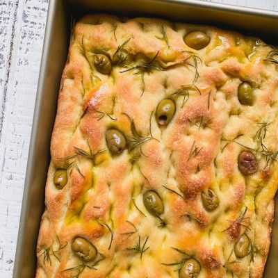 Olive And Rosemary Focaccia, Green Olive Bread Recipe, Green Olive Soup, Foccacia Bread Olives, Recipes Using Green Olives, Recipes With Green Olives, Green Olives Recipes, Olive Foccacia Bread, Green Olive Recipes