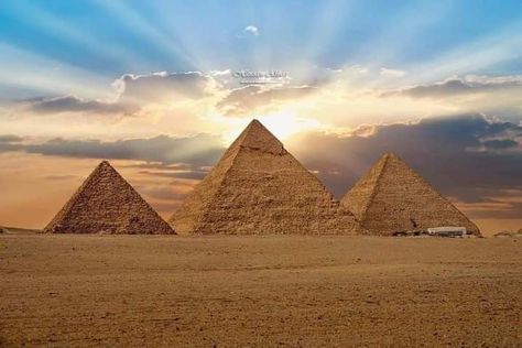 Pyramids Egypt Aesthetic, Pyramid Aesthetic, Egypt Wallpaper, Pyramid Tattoo, Egypt Aesthetic, Giza Pyramids, Cherry Tattoos, The Great Pyramid, Pyramids Egypt