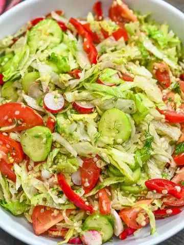 Iceberg Lettuce Salad Recipes, Iceberg Lettuce Recipes, Iceberg Lettuce Salad, Moroccan Chickpea Soup, Iceberg Salad, Lettuce Salad Recipes, Lettuce Recipes, Chopped Veggies, Stuffed Chicken Breast Spinach