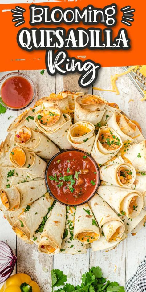 Chicken Tortilla Appetizers, Chicken Fajita Party Ring, Chicken Quesadillas Appetizers, Quesadilla Appetizers Party, Appetizers Using Flour Tortillas, Finger Food Tortilla, Quesadilla Recipes For A Crowd, Pull Apart Quesadillas, Blooming Casadilla Ring