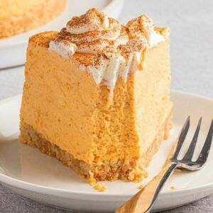 No Bake Pumpkin Cheesecake {Keto!} - The Big Man's World ® Keto Pumpkin Cheesecake, Low Carb Pumpkin Cheesecake, No Bake Pumpkin Cheesecake, Dairy Free Cream Cheese, Pumpkin Pie Cheesecake, Pumpkin Cheesecake Recipes, Desserts Keto, Pie Cheesecake, Postre Keto