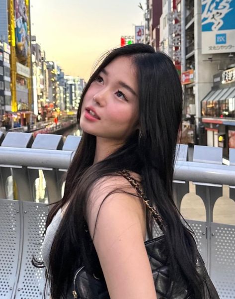 IG :: daisychoiii Daisy Choi, Star Actress, Muslimah Aesthetic, Famous Girls, Girl And Dog, Insta Photo Ideas, Aesthetic Photo, Simple Makeup, Cute Fashion