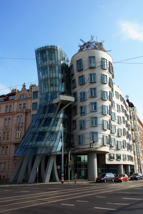 Frank O. Gehry | Academy of Achievement Frank O Gehry, Frank Gehry Architecture, Gehry Architecture, Dancing House, Green Facade, Building Images, Unusual Buildings, Famous Buildings, Frank Gehry