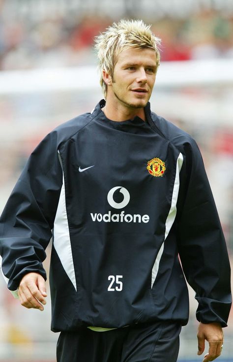 Vintage David Beckham, David Beckham Man Utd, David Beckham 90s, Beckham Wallpaper, David Beckham Wallpaper, David Beckham Football, David Beckham Family, Beckham Football, David Beckham Hairstyle