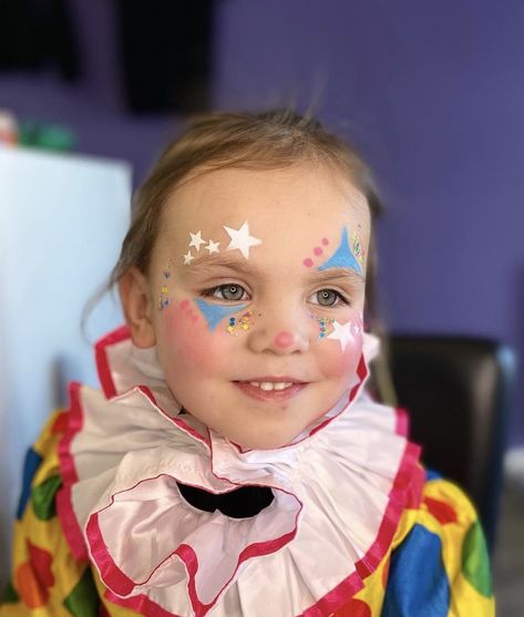 Circus Theme Face Painting, Clown Face Paint Kids Easy, Cute Clown Face Paint, Kid Clown Makeup, Simple Cute Clown Makeup, Easy Clown Makeup For Kids, Easy Clown Face Paint, Clown Makeup Kids, Kids Clown Makeup