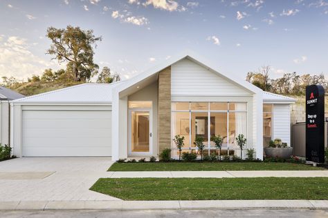 Home Exterior Australian, Coastal Facade Single Storey, Coastal Facade Australia, White And Wood Exterior House, Scandi Exterior House, Coastal House Exterior Australia, Australian Homes Exterior, Scandi Facade, Modern Coastal Facade