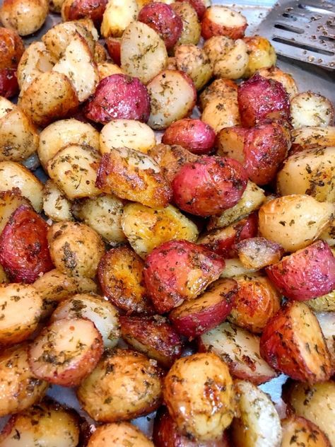 Easy Roasted Potatoes Small Potatoes Recipe Ovens Easy, Baked Small Red Potatoes In The Oven, Oven Roasted Red Potatoes Easy, Baby Red Potato Recipes, Roasted Potatoes Red, Roasted Potatoes In Oven, Heirloom Potatoes, Roasted Small Potatoes, Small Potatoes Recipe