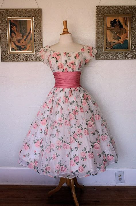 . Mode Rockabilly, Vestidos Vintage, 50s Dresses, Large Bow, Sheer Chiffon, Look Vintage, 50s Fashion, 1950s Fashion, Rose Print