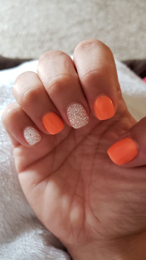 Nails For Orange Hoco Dress, Really Short Fall Nails, Gel Nail For Summer, Mail Color Combinations, June Manicure Ideas, Short Orange Nail Ideas Summer, Spring Color Nails Gel, Gel Nails Orange Summer Colors, Dip Nail Ideas Orange