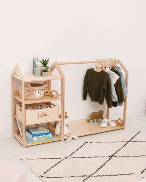 Designed with the Montessori philosophy in mind, our clothing rack empowers children to cultivate a sense of independence and ownership. The wardrobe's size is just right for your child, making it easy for them to reach and organize their belongings comfortably and on their own. Take personalization to the next level by adding your child's name to the shelf of this wardrobe, empowering them to curate their own stylish and organized world. Enhance Diy Kids Clothing Rack, Montessori Closet Toddler, Montessori Bedroom Boy, Toddler Clothing Rack, Montessori Closet, Kids Room Montessori, Toddler Clothes Organization, Montessori Wardrobe, Clothes Rack Design