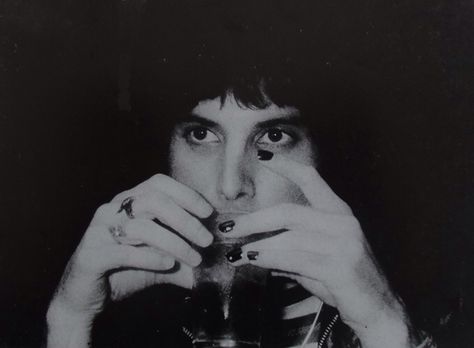 Freddie with black nails Mercury Black, Freddy Mercury, Sweet Lover, Queen Photos, Roger Taylor, Queen Pictures, Queen Freddie Mercury, John Deacon, Brian May