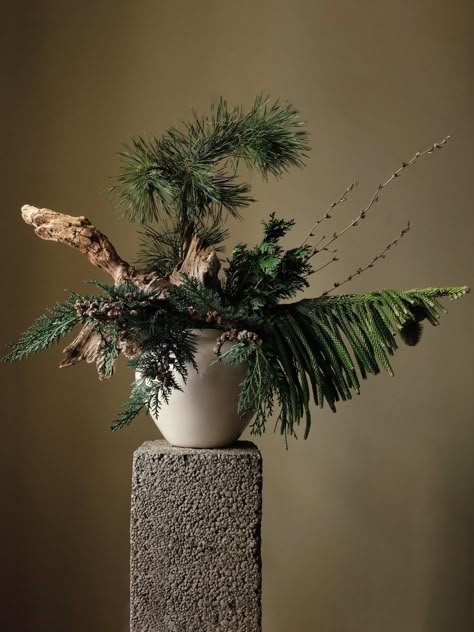 Gallery 3 — Aiku Floral Decorative Nails, Sogetsu Ikebana, Decorative Wallpaper, Decorate Christmas, Large Flower Arrangements, Christmas Bouquet, Ikebana Arrangements, Christmas Flower Arrangements, Christmas Floral Arrangements