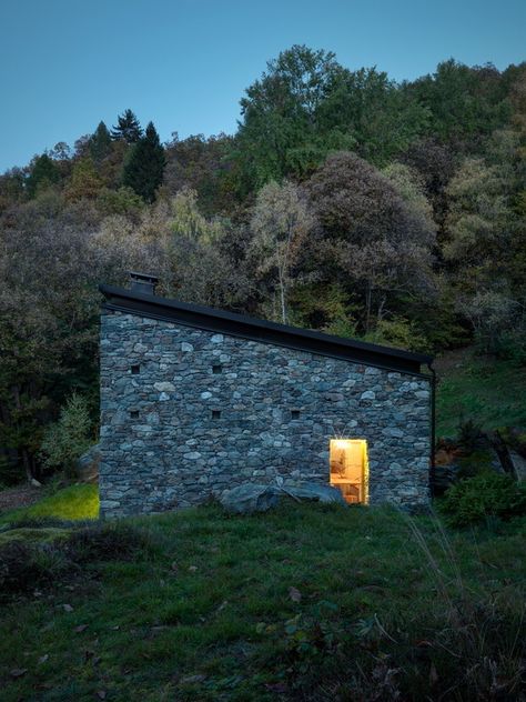 Modern Stone Cabin in Northern Italy is a Romantic Gem Stone House In The Woods, Sondrio Italy, Mexican Houses, Stone Cabin, Architecture Renovation, Mountain Architecture, Mountain House Plans, Rural House, Cabin Style