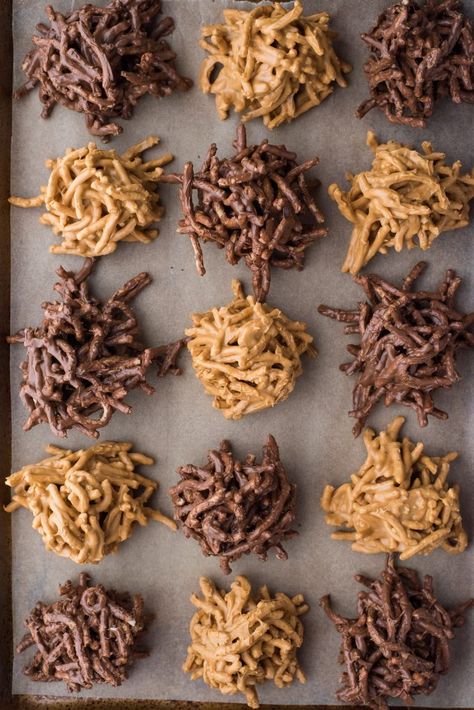 Peanut Butter Haystacks Recipe, Butterscotch Haystacks, Chocolate Haystacks, Haystacks Recipe, Haystack Cookies, Bake Christmas, No Bake Cookie, Xmas Baking, Christmas Baking Cookies