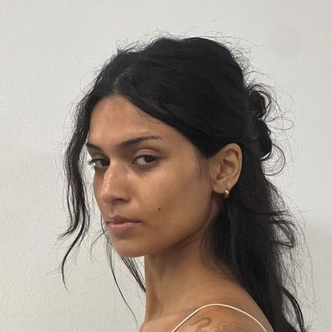 ANTI-AGENCY on Instagram: "Introducing SARAH" Spanish Women Hairstyles, Bare Face Aesthetic, Portuguese Women, Woman Reference, Jude Duarte, Spanish Woman, Face Aesthetic, Bare Face, Face Reference