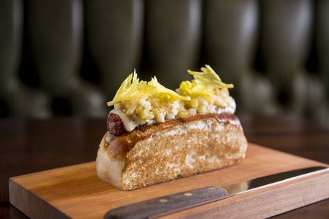 New York gastropubs have upgraded your favorite bar food and snacks from greasy to great. Visit one of these NYC bars and dig into delicious bar food dishes. Bar Foods Pub, Unique Dinner Ideas, Pub Snack, Study Bar, Unique Dinner, Gastro Pubs, Taco Pizza, Nyc Bars, New York Food