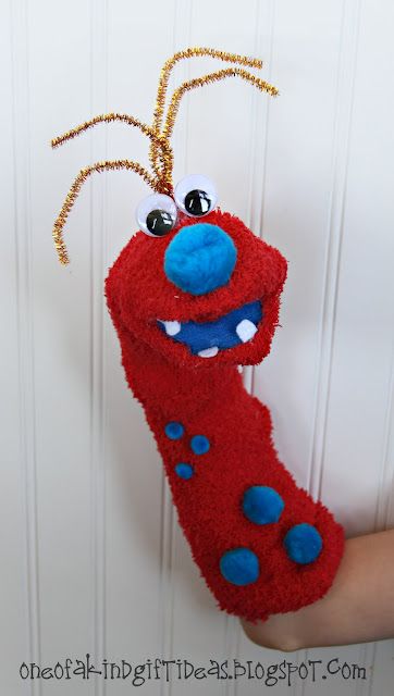 Love monsters - the nursery is monsters and this was inspired by one of our favorite books I See a Monster. Diy Sock Puppets, Handmade Puppet, Sock Monster, Sock Puppet, Puppets For Kids, Puppets Diy, Sock Puppets, Sock Dolls, Sock Toys